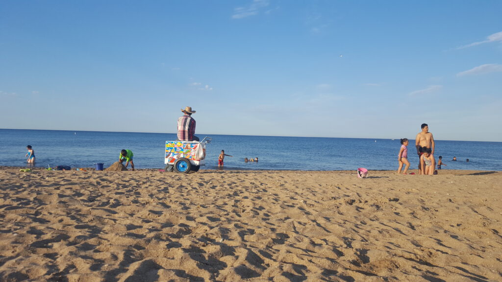 Paleta vendor and families on the sand at Loyola beach 