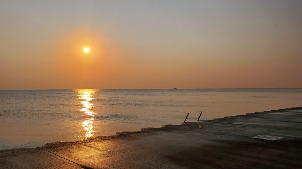 Sunrise over the ladder and perfect flat open water near Belmont Rocks